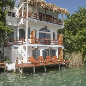 Lodge Seven Blue House Village&lodge, Bacalar